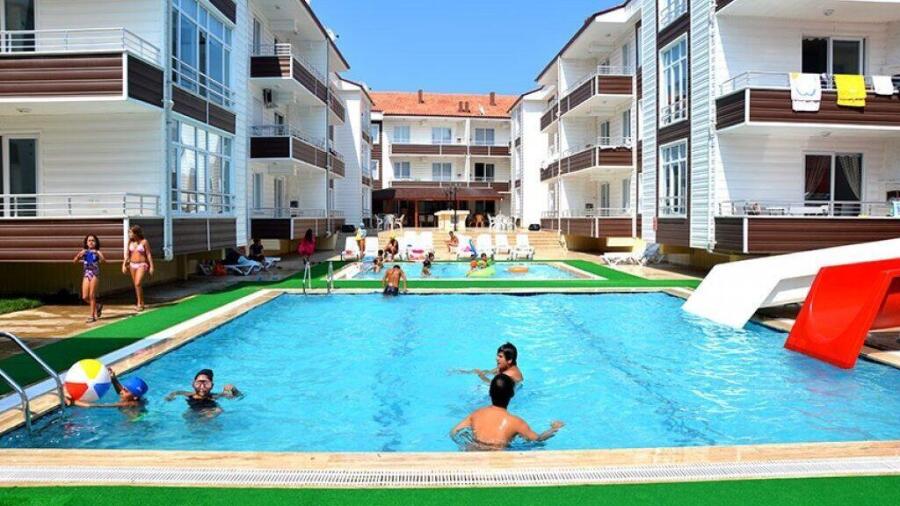 HAVUZ CEPHE KOMBİLİ CAM BALKONLU DAİRE