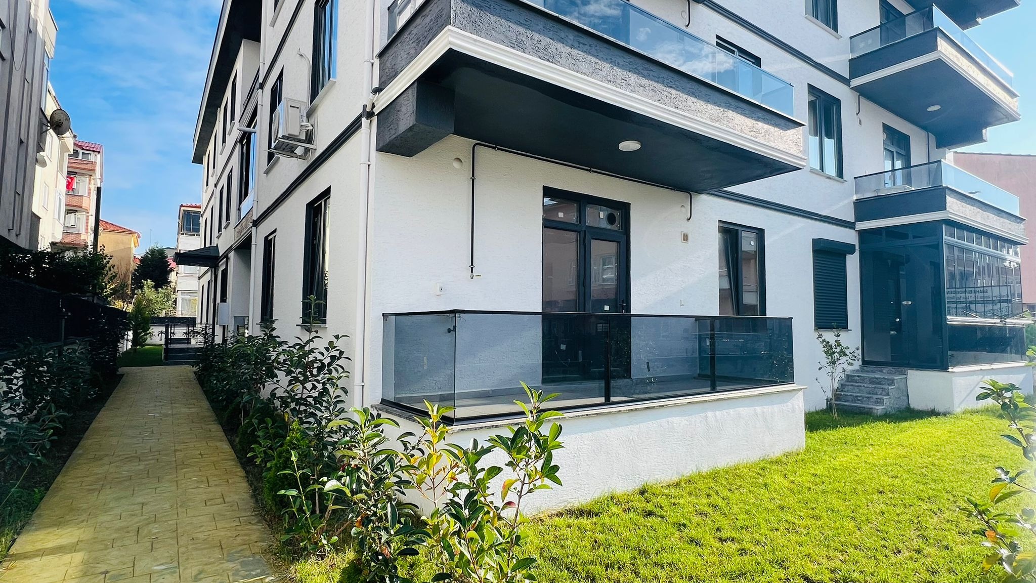 KARASU ÇİĞDEM EMLAK TAN DENİZE YAKIN YALI DA ^^BAHÇE KAT^^