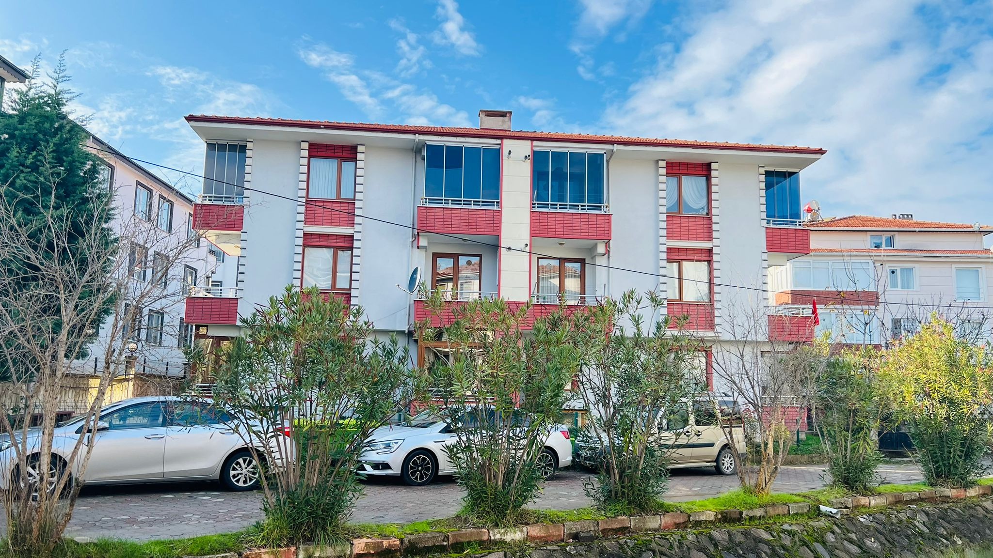 Merkezi konumda, Mutfak ayrı 2+1 Daire için arayınız.