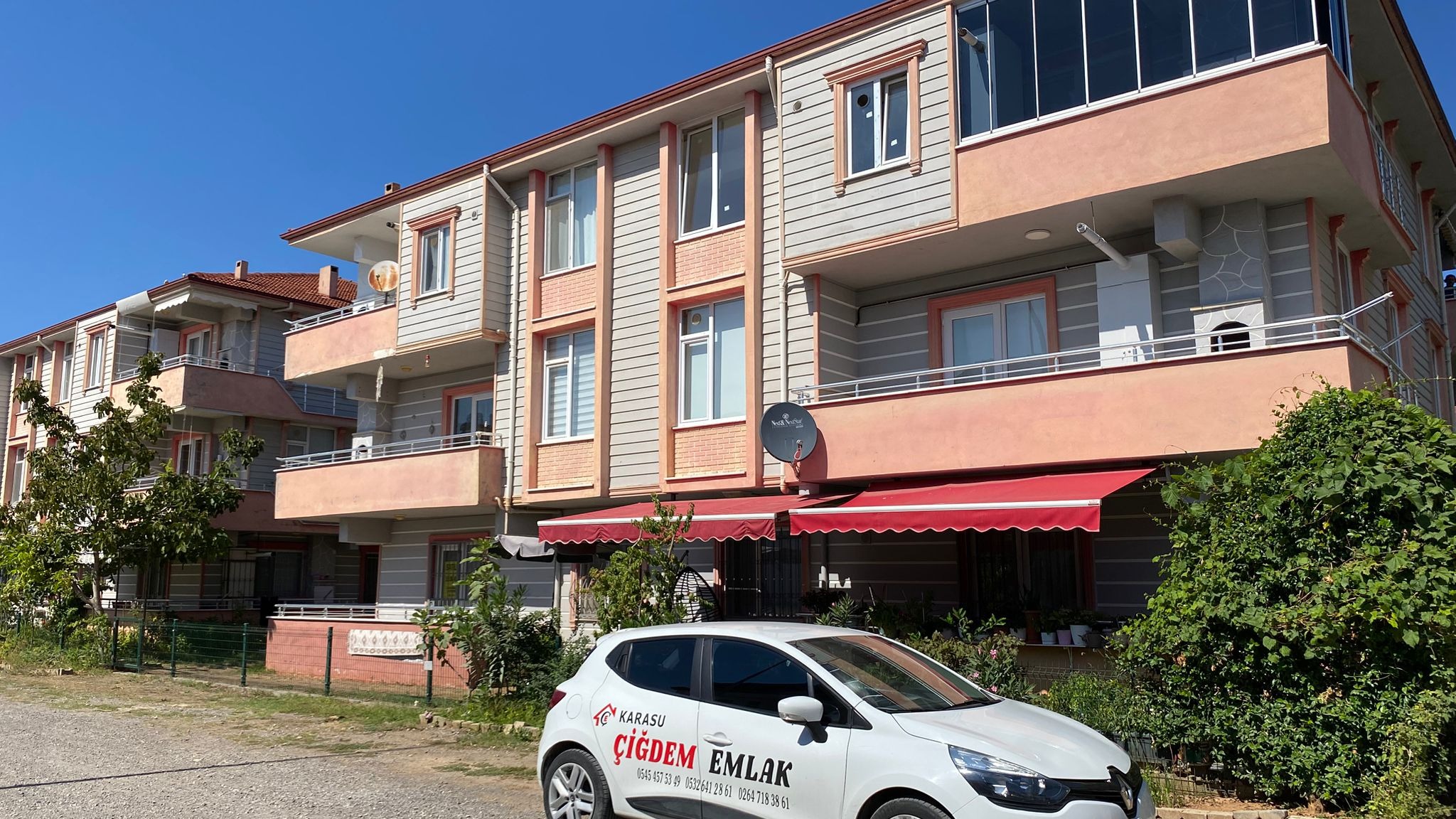 KARASU ÇİĞDEM EMLAKTAN...3.KAT 2+1 SAHİL MERKEZDE KİRALIK DAİRE